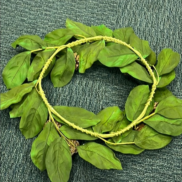 Green Leaf and Pinecone Wreath - Picture 5 of 5
